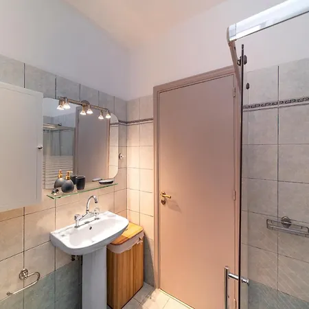 Apartment Ariadni 1 *